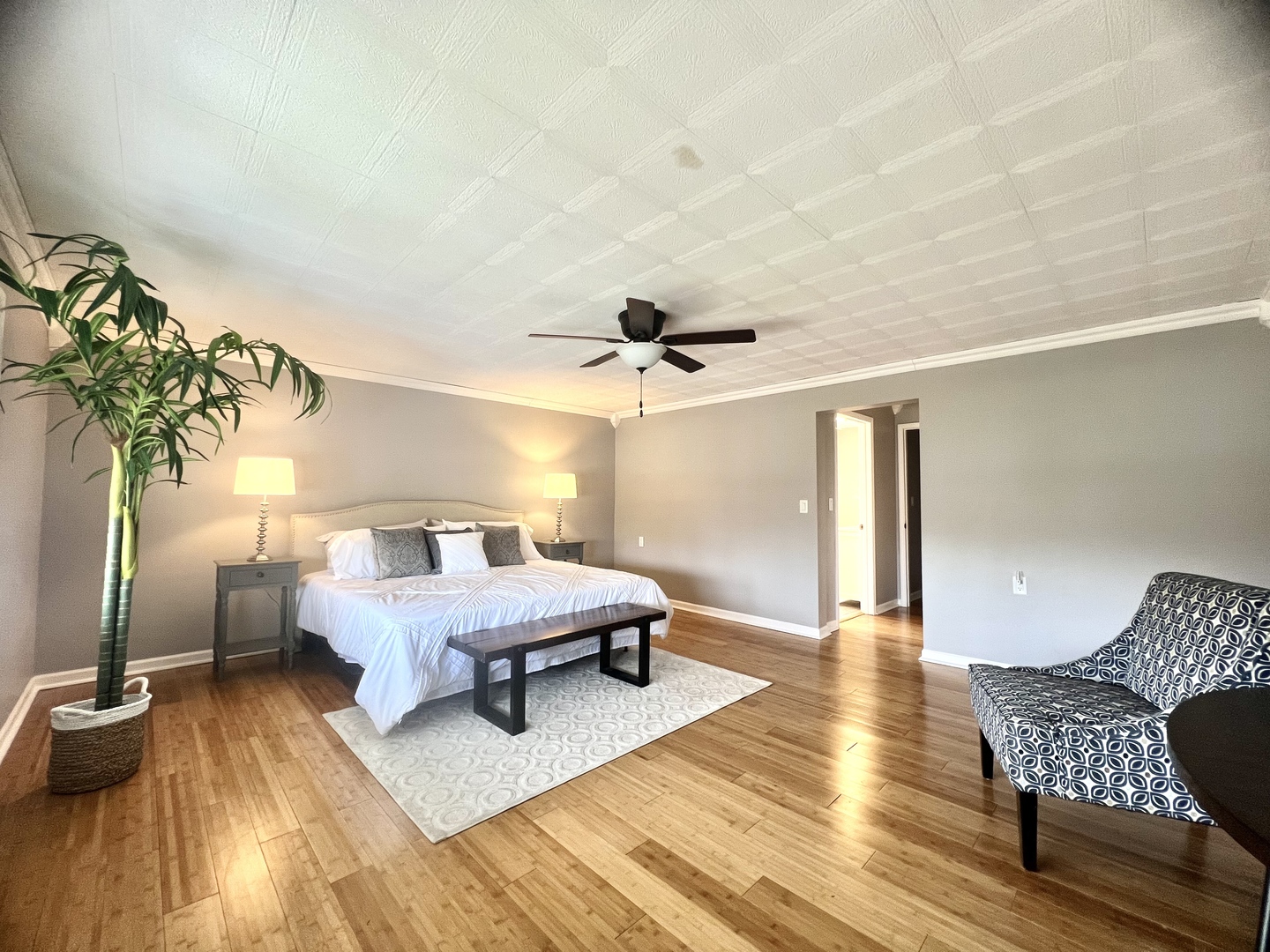 7113 Clarendon Hills Road