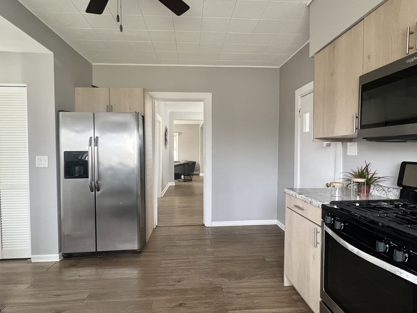 7113 Clarendon Hills Road