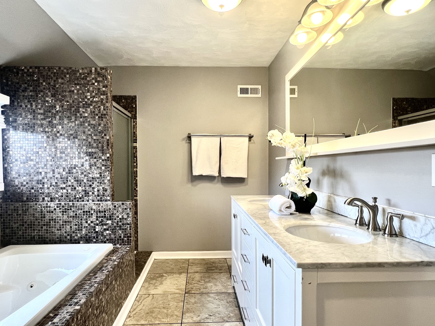 7113 Clarendon Hills Road