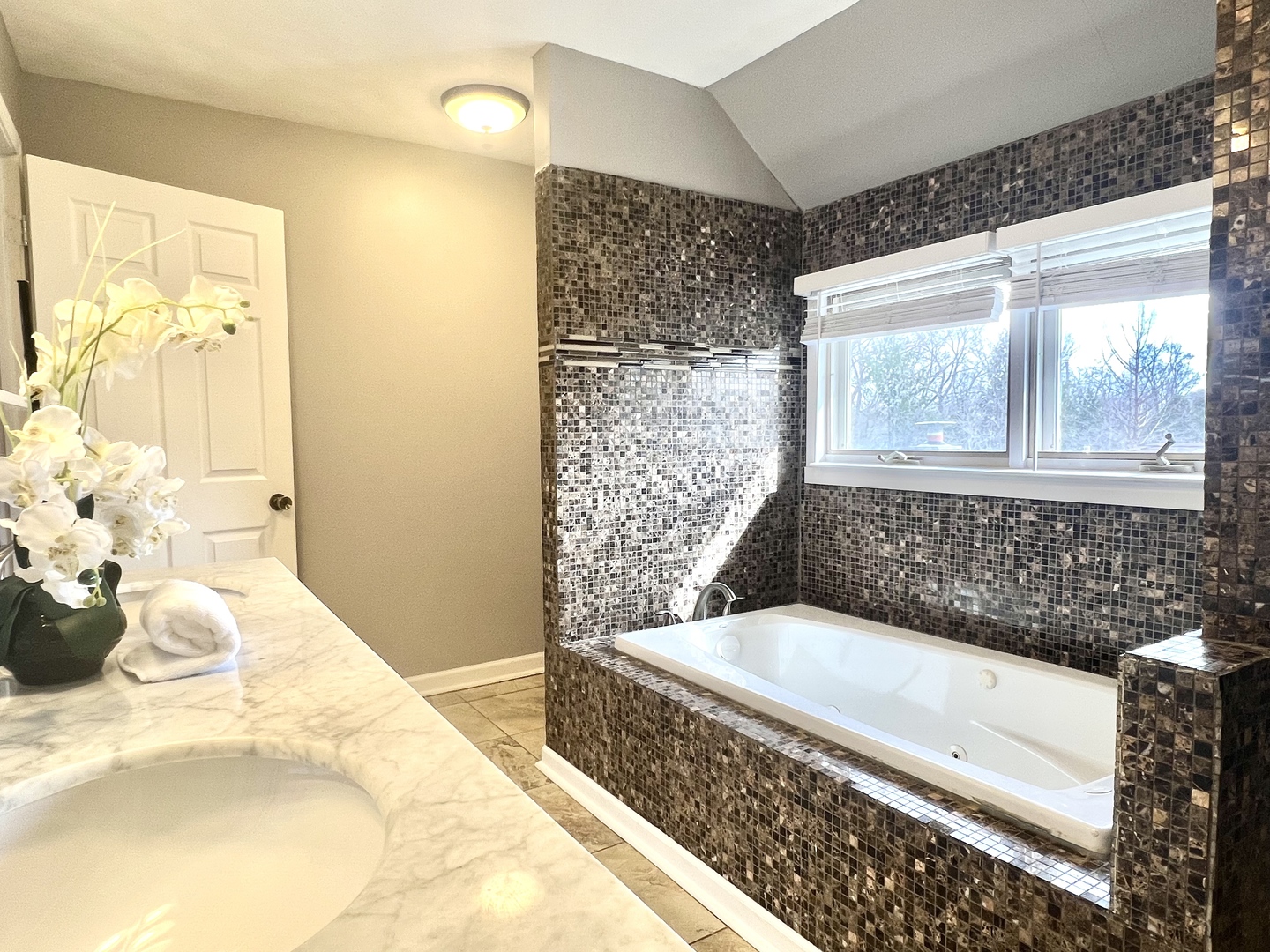 7113 Clarendon Hills Road