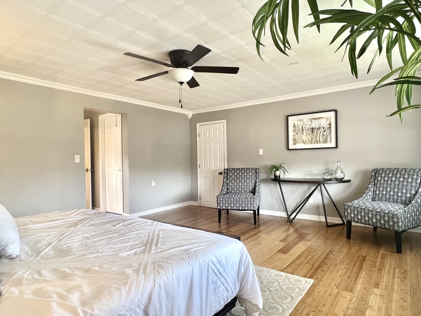 7113 Clarendon Hills Road