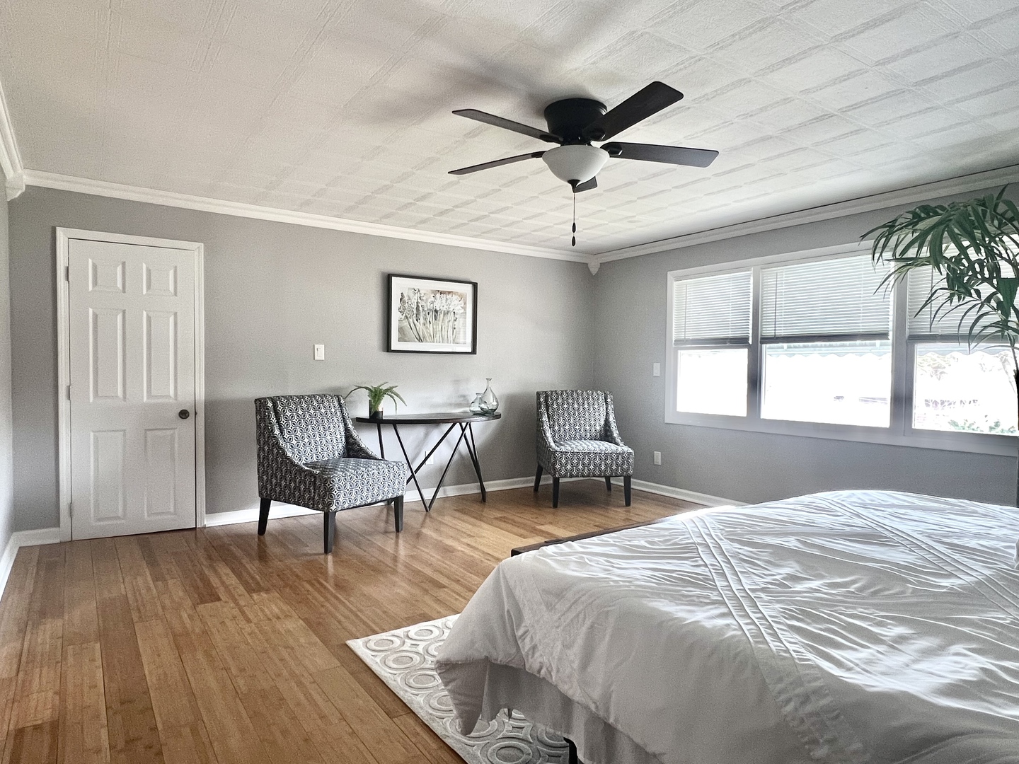 7113 Clarendon Hills Road