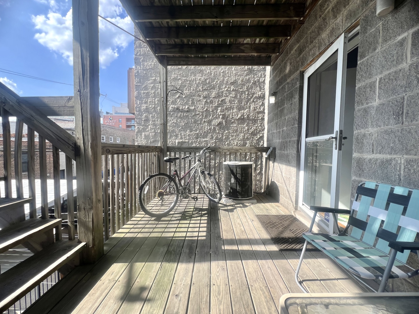 1522 N Bosworth Avenue Unit: 2