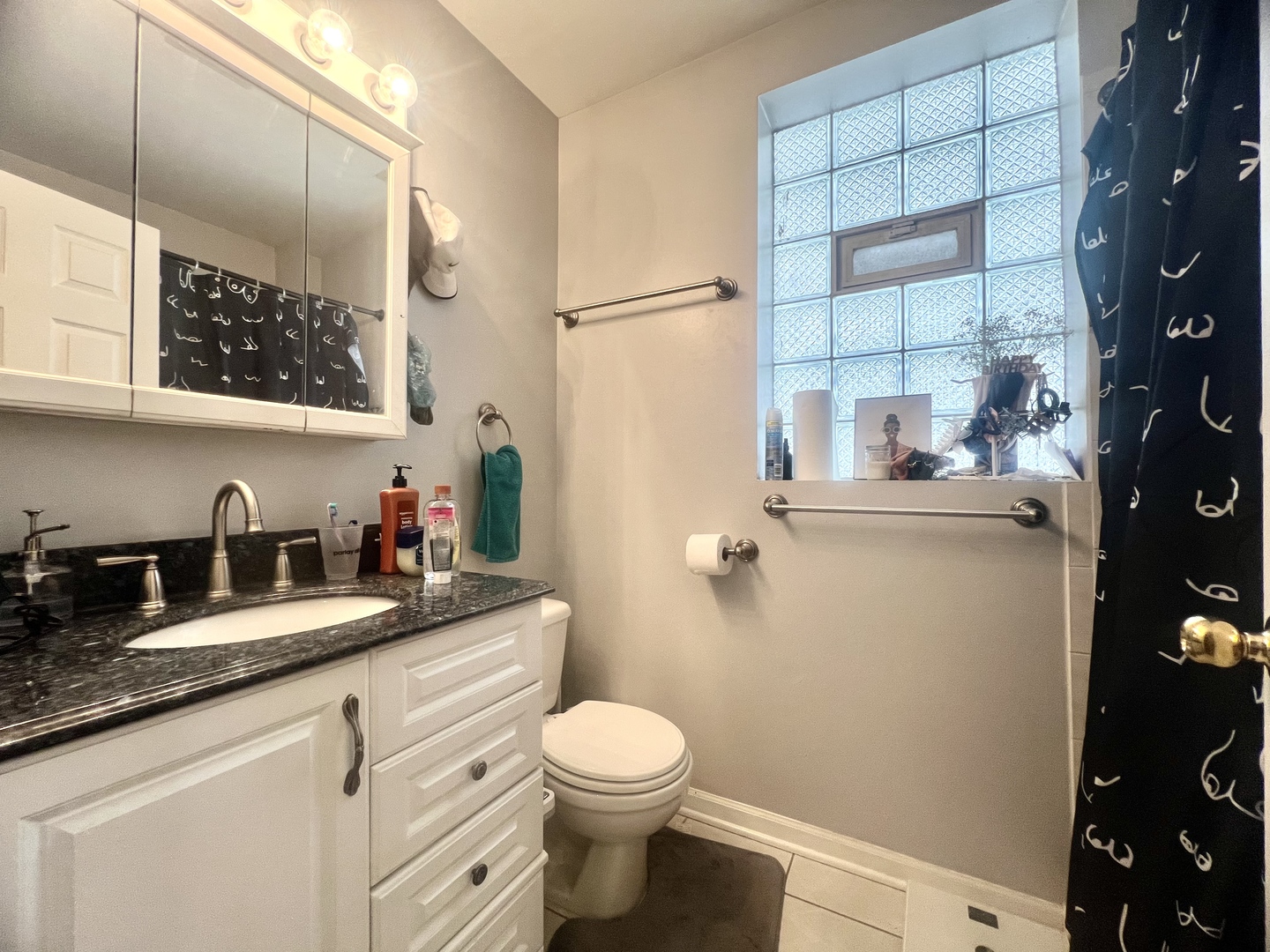 1522 N Bosworth Avenue Unit: 2