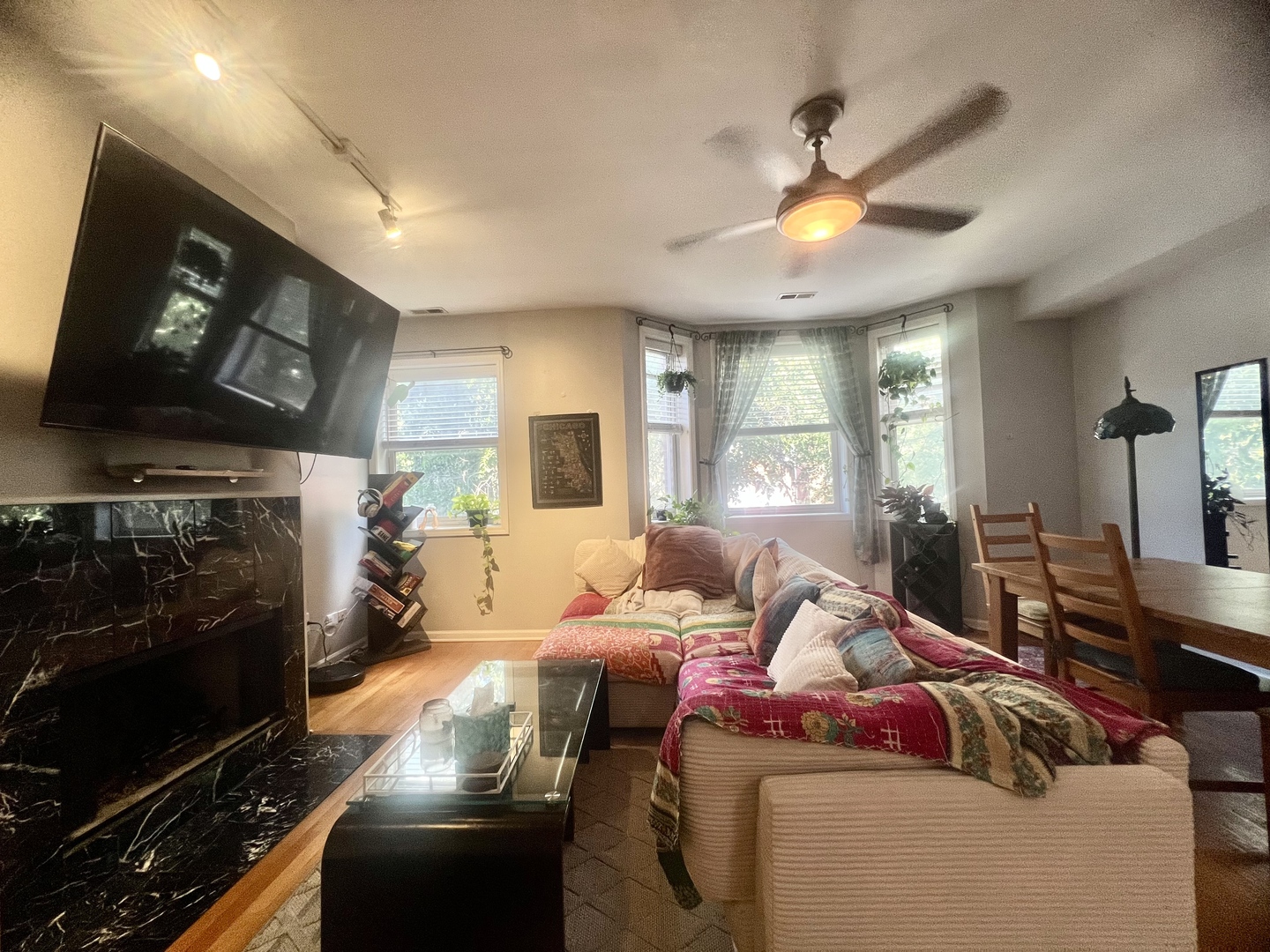 1522 N Bosworth Avenue Unit: 2
