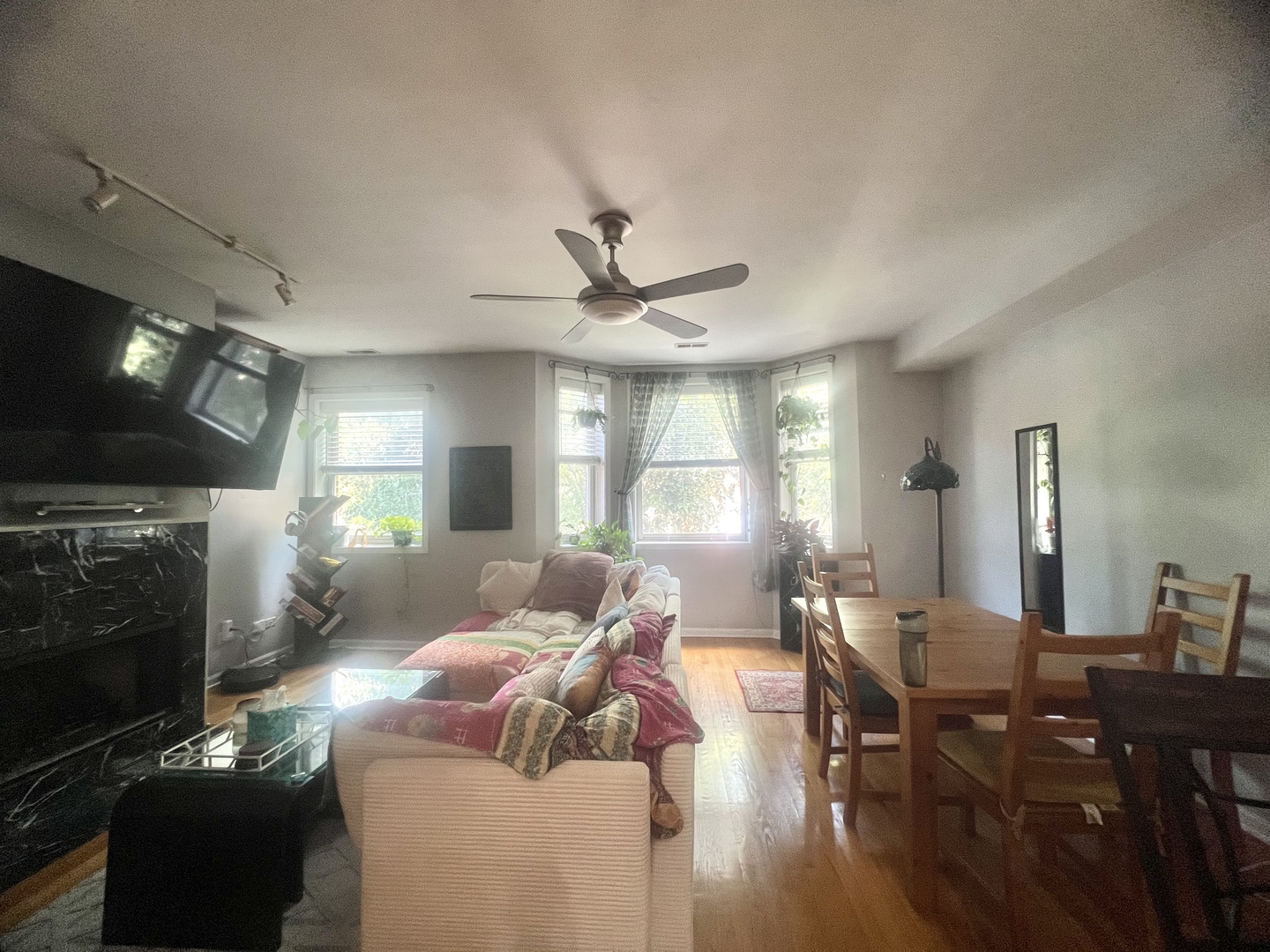 1522 N Bosworth Avenue Unit: 2
