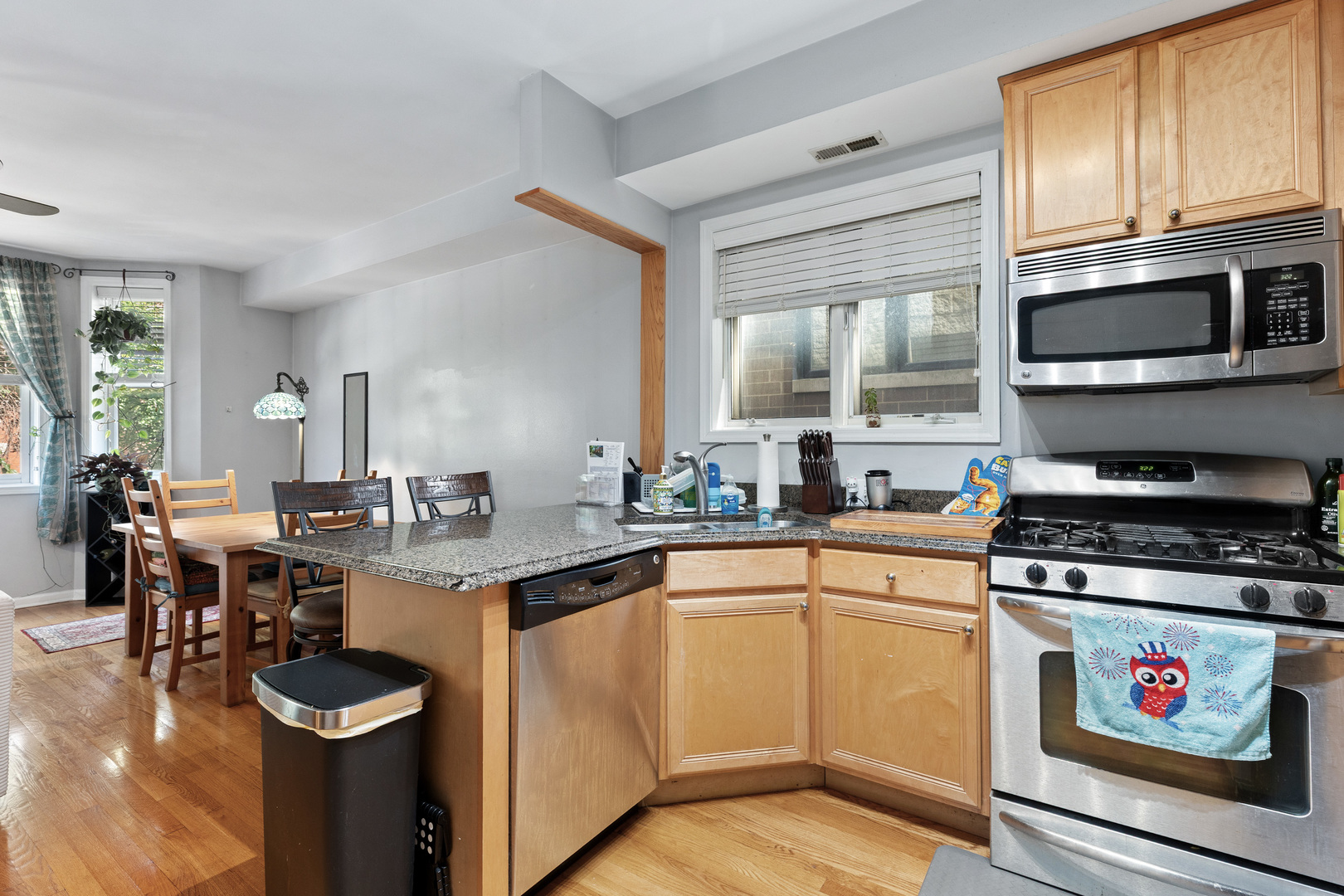 1522 N Bosworth Avenue Unit: 2