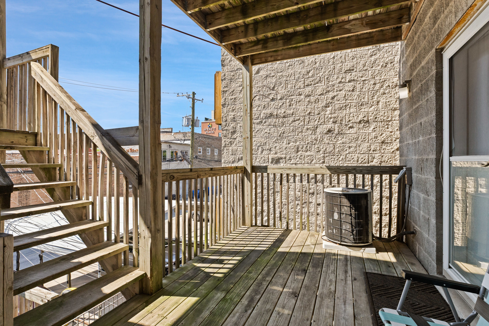 1522 N Bosworth Avenue Unit: 2