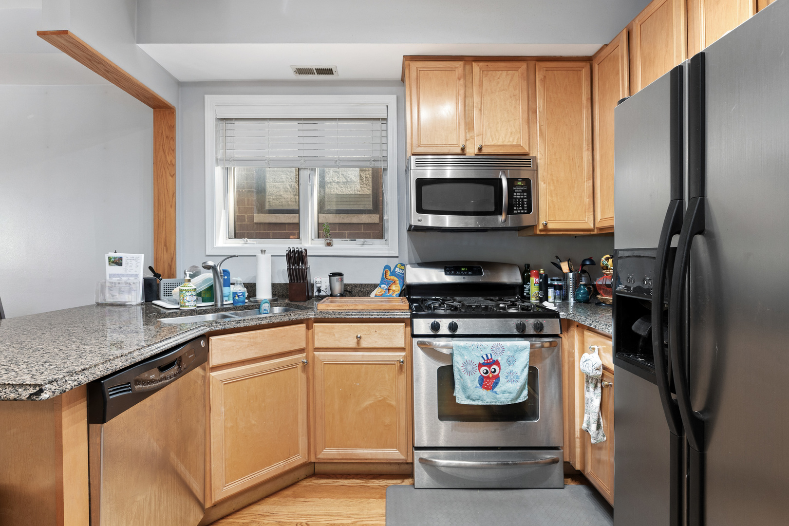 1522 N Bosworth Avenue Unit: 2