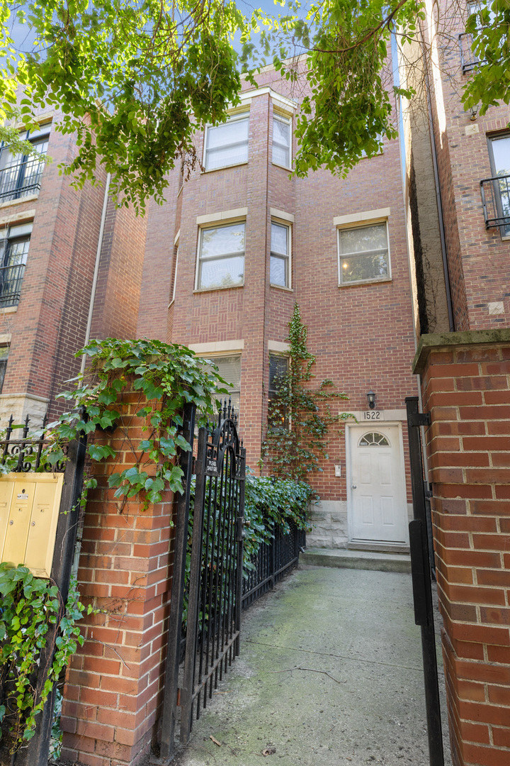 1522 N Bosworth Avenue Unit: 2