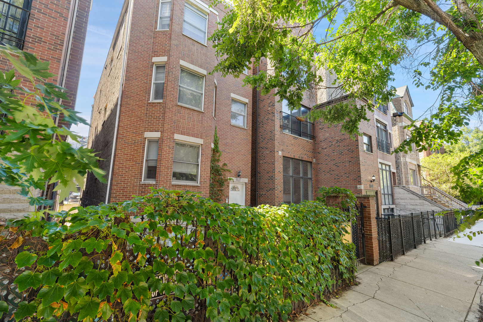 1522 N Bosworth Avenue Unit: 2