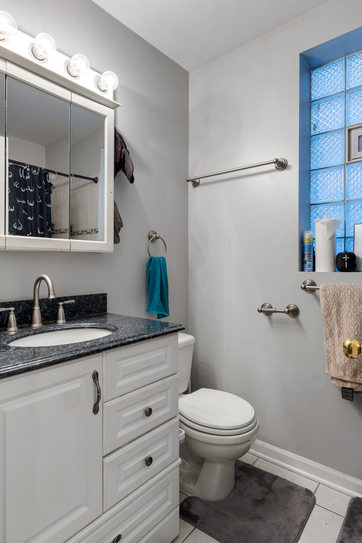 1522 N Bosworth Avenue Unit: 2