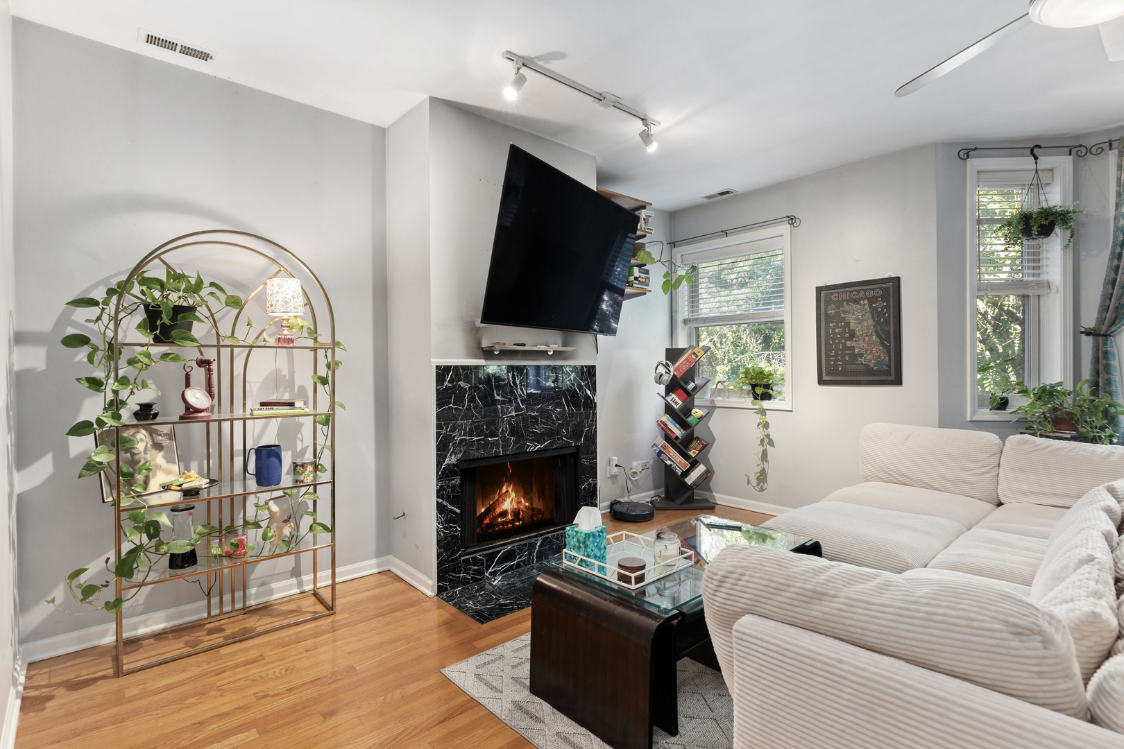 1522 N Bosworth Avenue Unit: 2