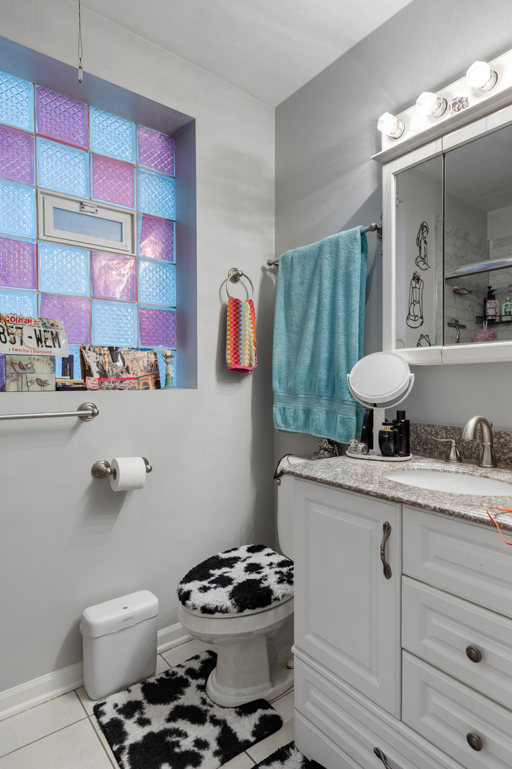 1522 N Bosworth Avenue Unit: 2