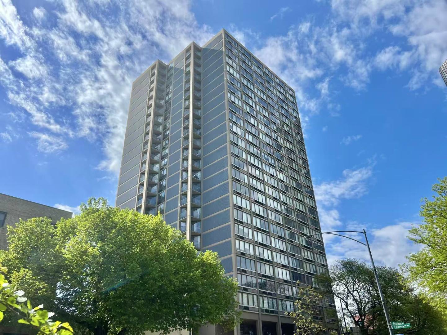 5320 N Sheridan Road Unit: 2203