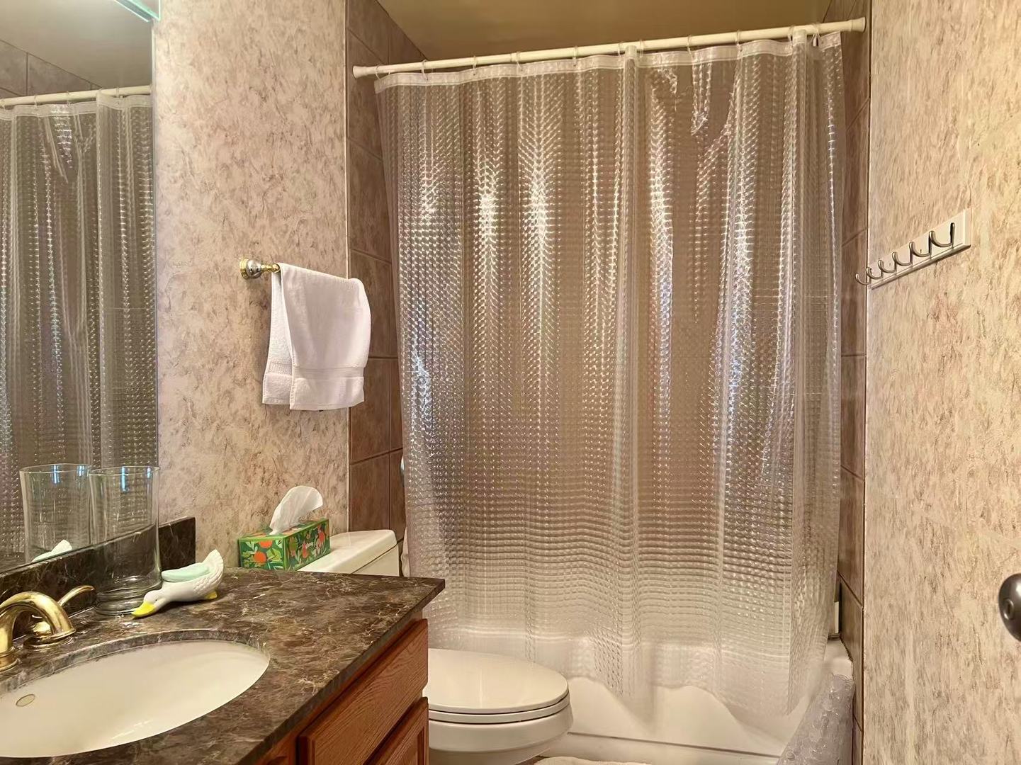 5320 N Sheridan Road Unit: 2203