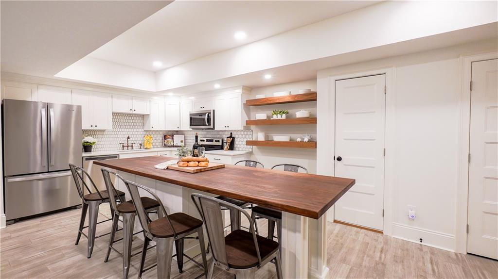 9075 Ivyshaw Landing