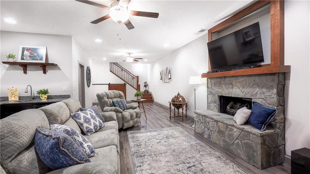 3619 Majestic Oak Drive SW