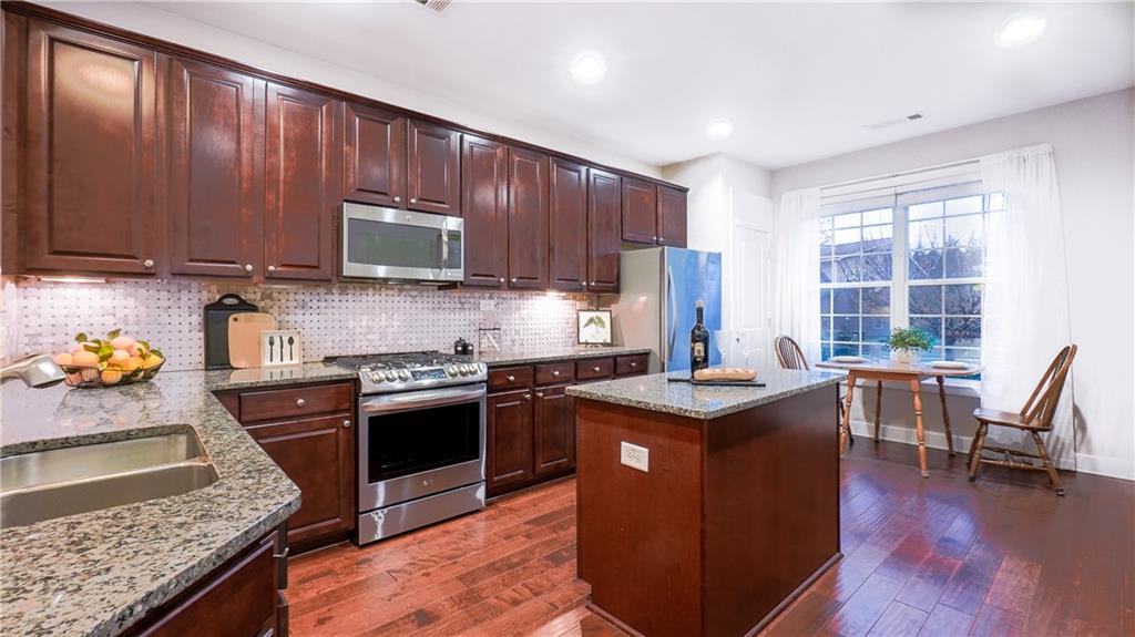 3619 Majestic Oak Drive SW