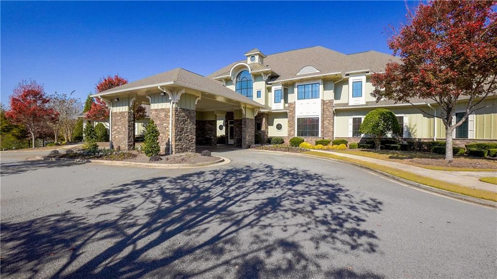 3619 Majestic Oak Drive SW