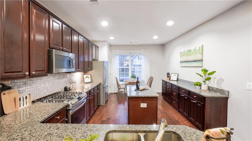 3619 Majestic Oak Drive SW