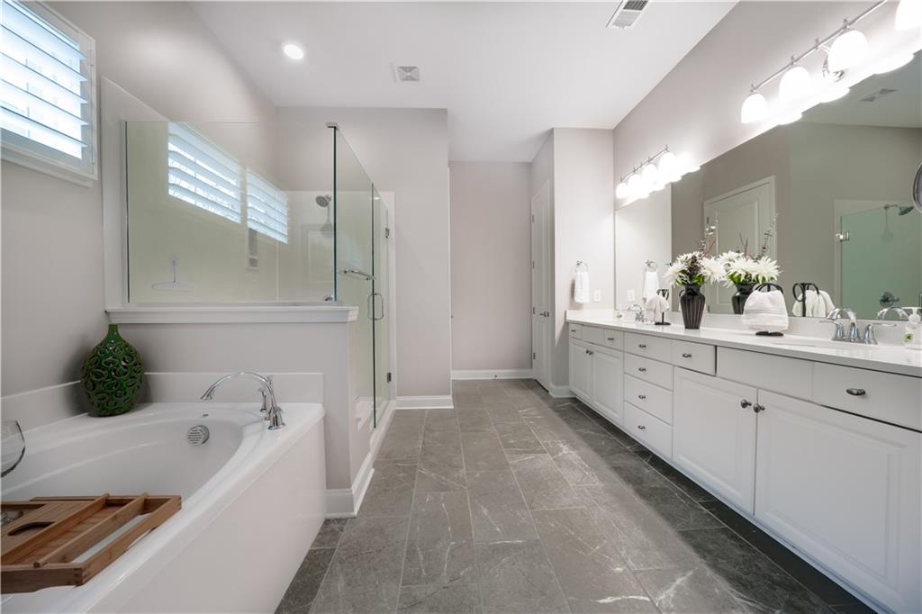 2540 Essex Glen Cove