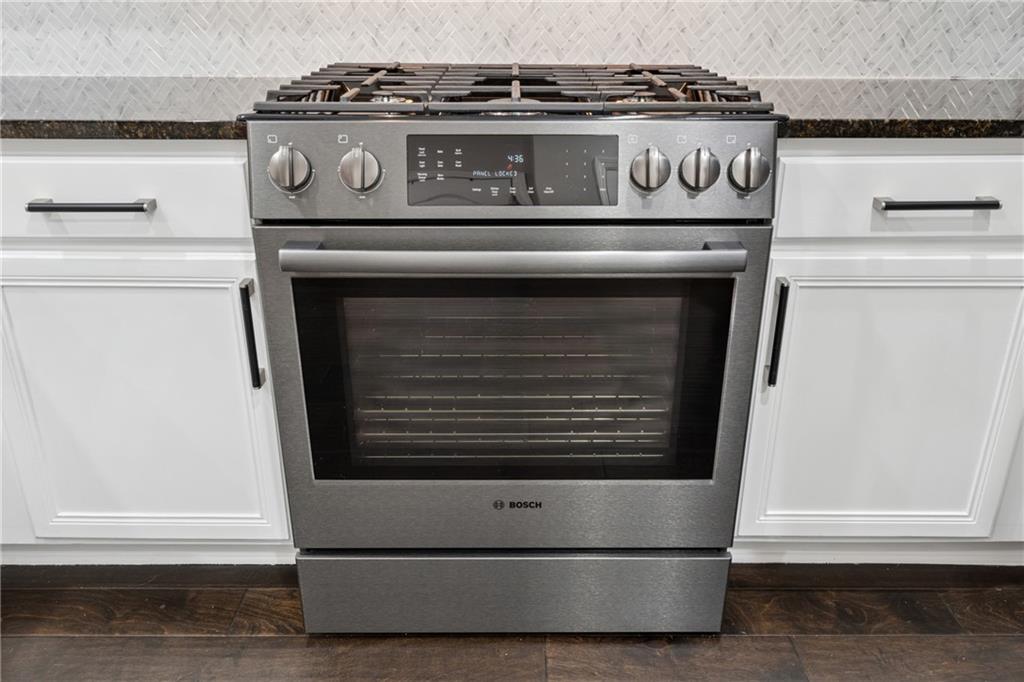 1076 Firethorne Pass