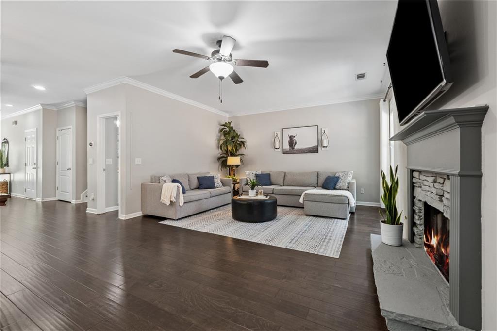 1076 Firethorne Pass