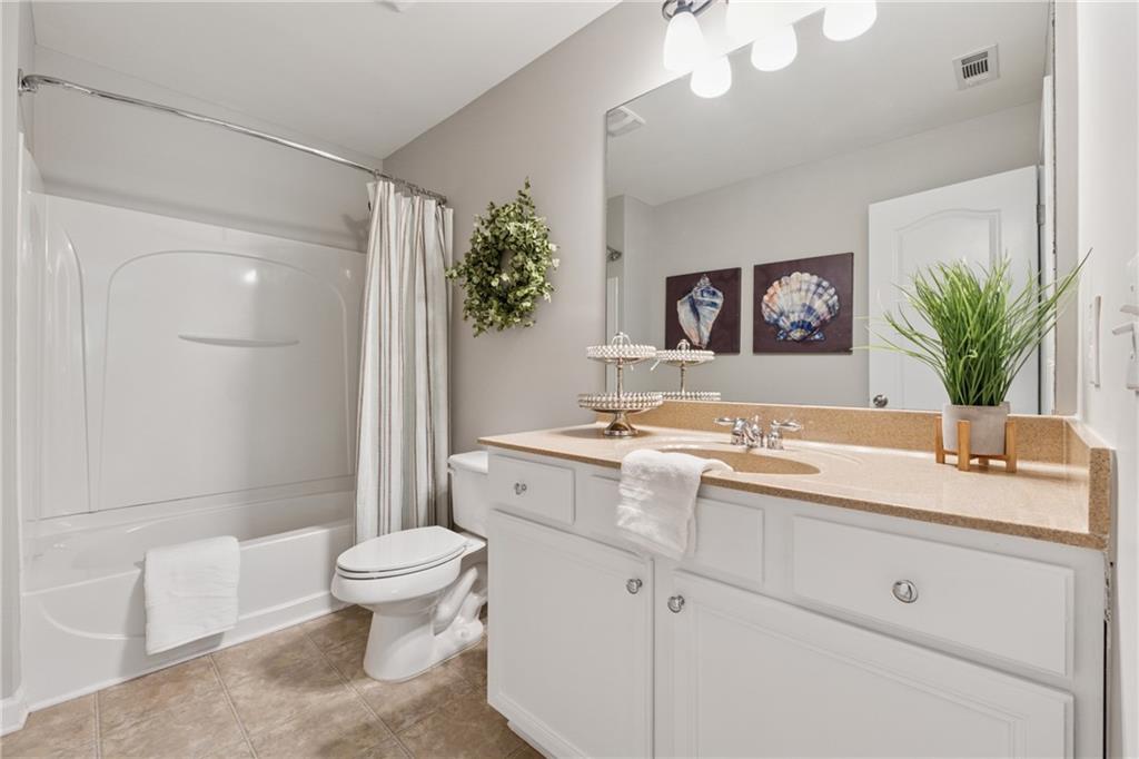 1076 Firethorne Pass