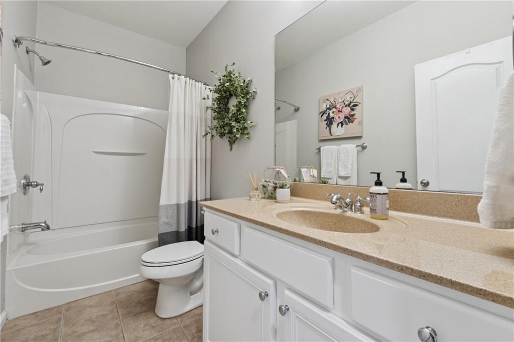 1076 Firethorne Pass