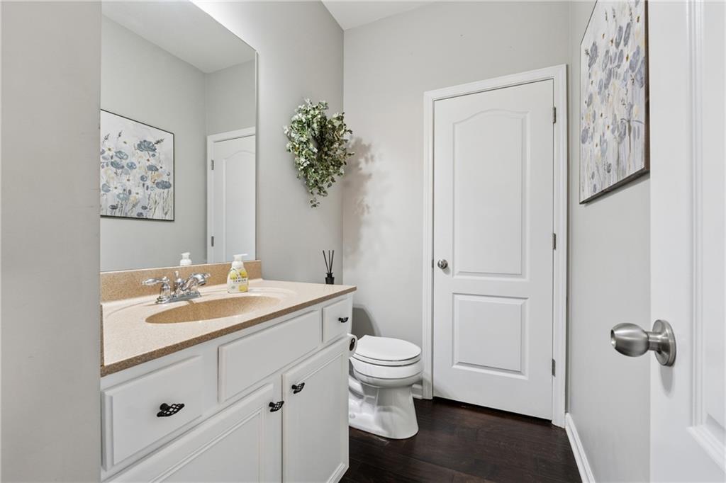 1076 Firethorne Pass