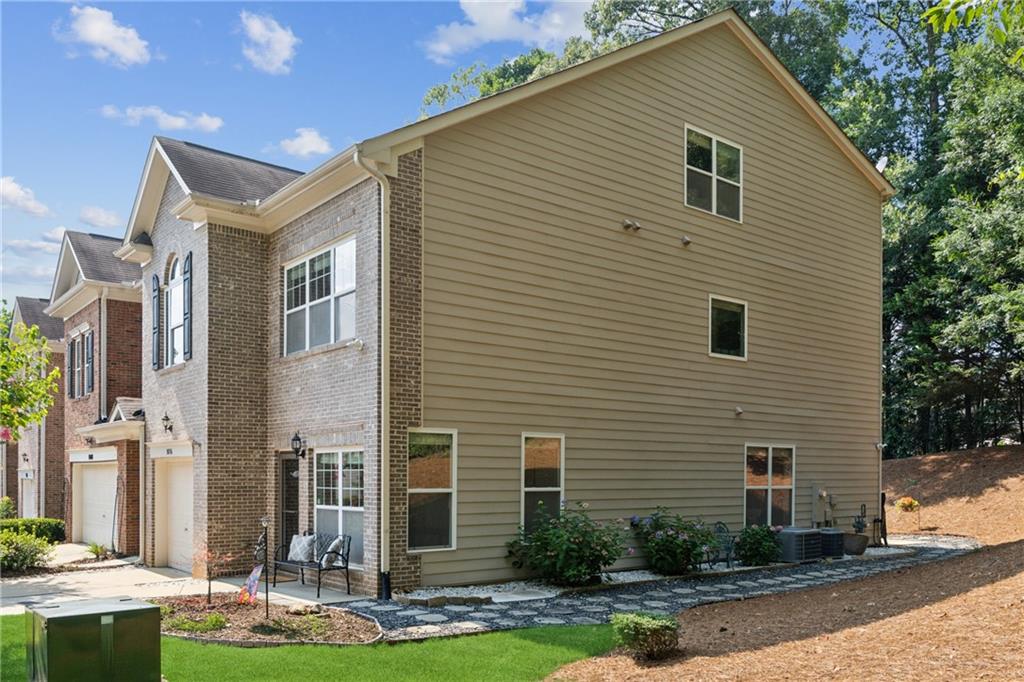 1076 Firethorne Pass