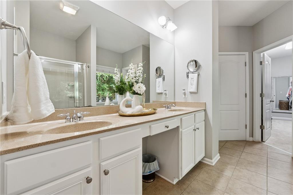 1076 Firethorne Pass