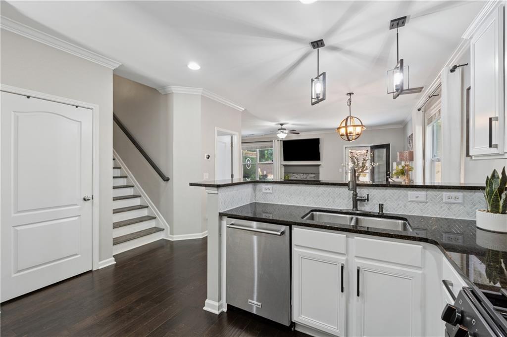 1076 Firethorne Pass