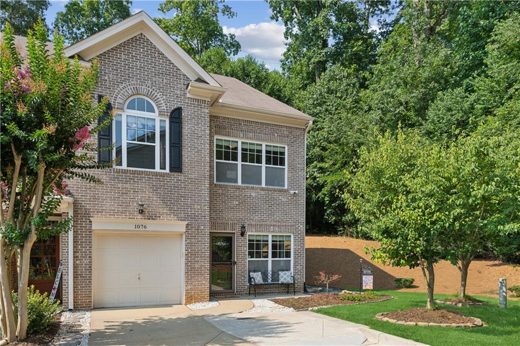 1076 Firethorne Pass