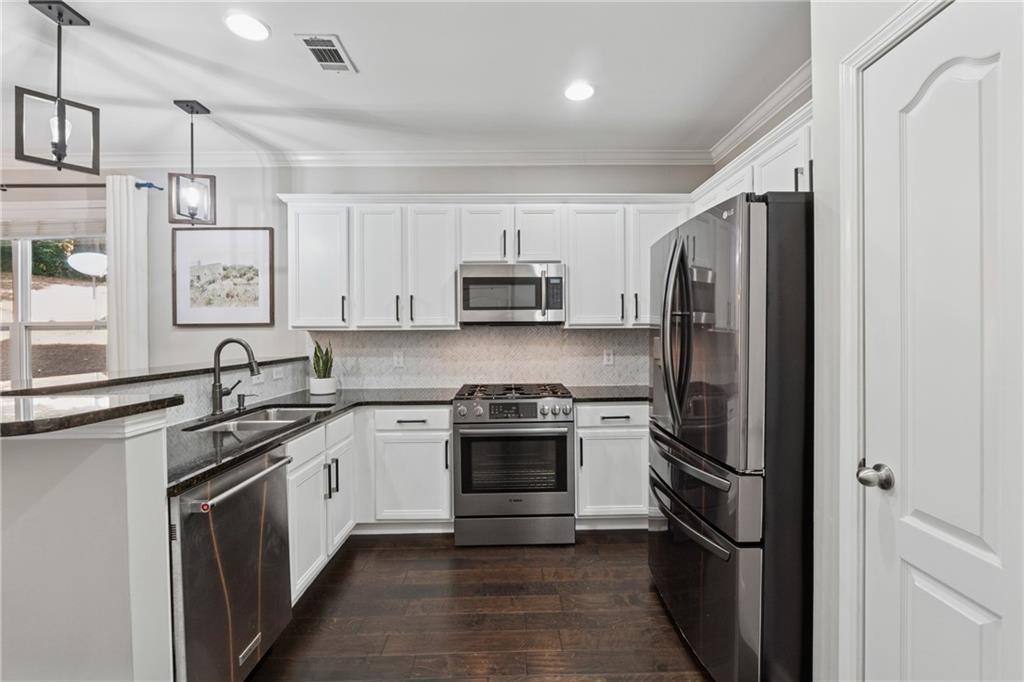 1076 Firethorne Pass