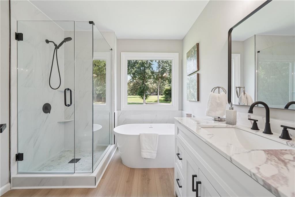 5825 Rolling Oaks Drive