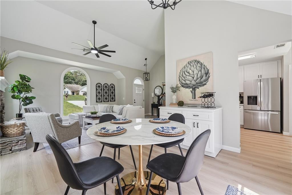 5825 Rolling Oaks Drive