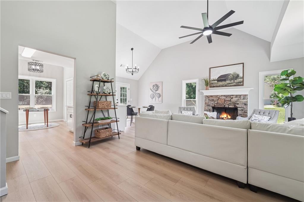 5825 Rolling Oaks Drive