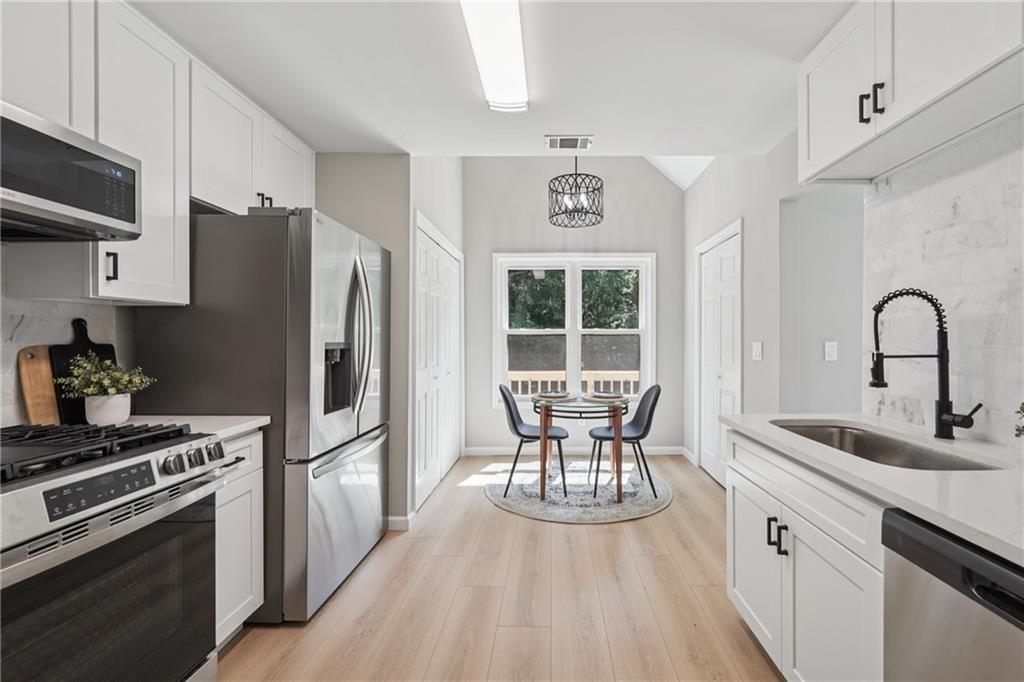 5825 Rolling Oaks Drive