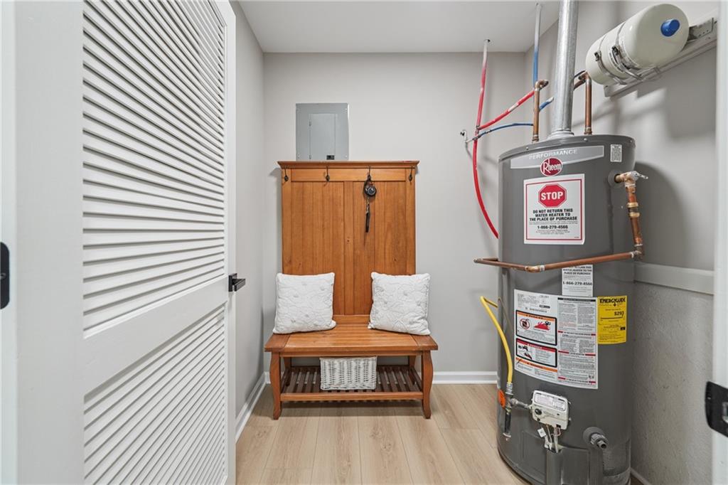 5825 Rolling Oaks Drive