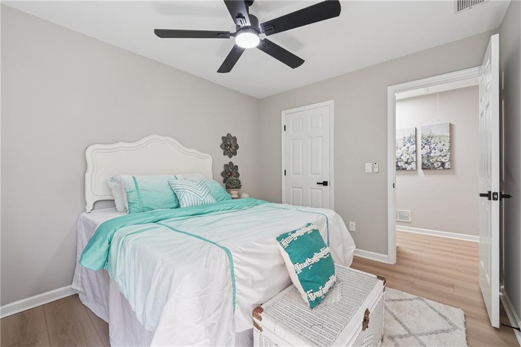 5825 Rolling Oaks Drive