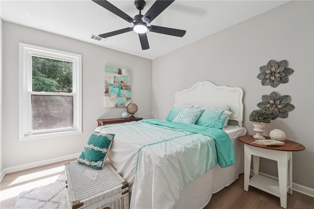 5825 Rolling Oaks Drive