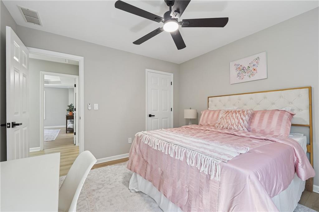 5825 Rolling Oaks Drive