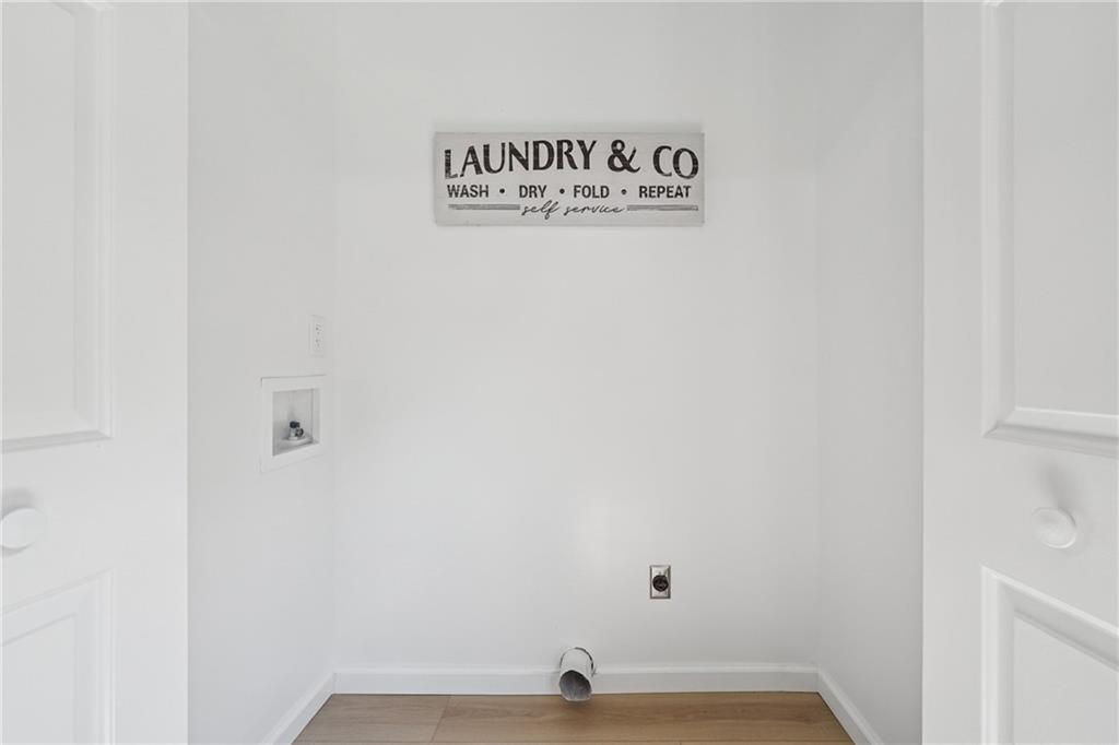 5825 Rolling Oaks Drive