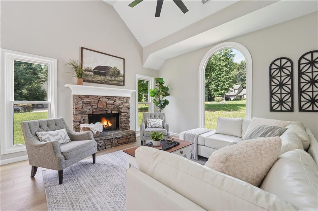 5825 Rolling Oaks Drive