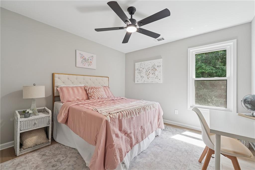 5825 Rolling Oaks Drive