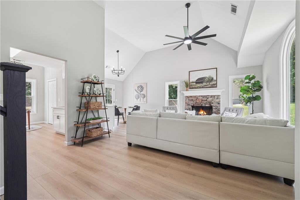 5825 Rolling Oaks Drive