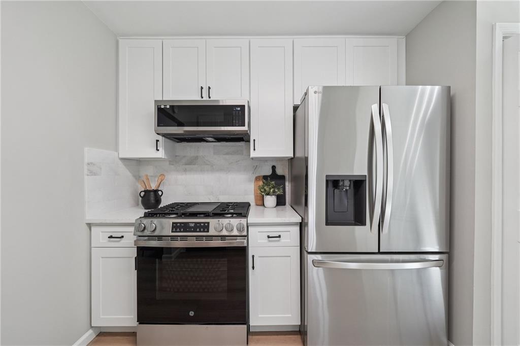 5825 Rolling Oaks Drive