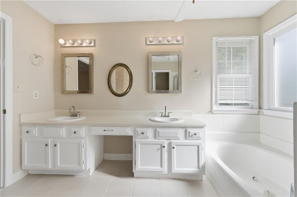 4056 Longford Drive NE